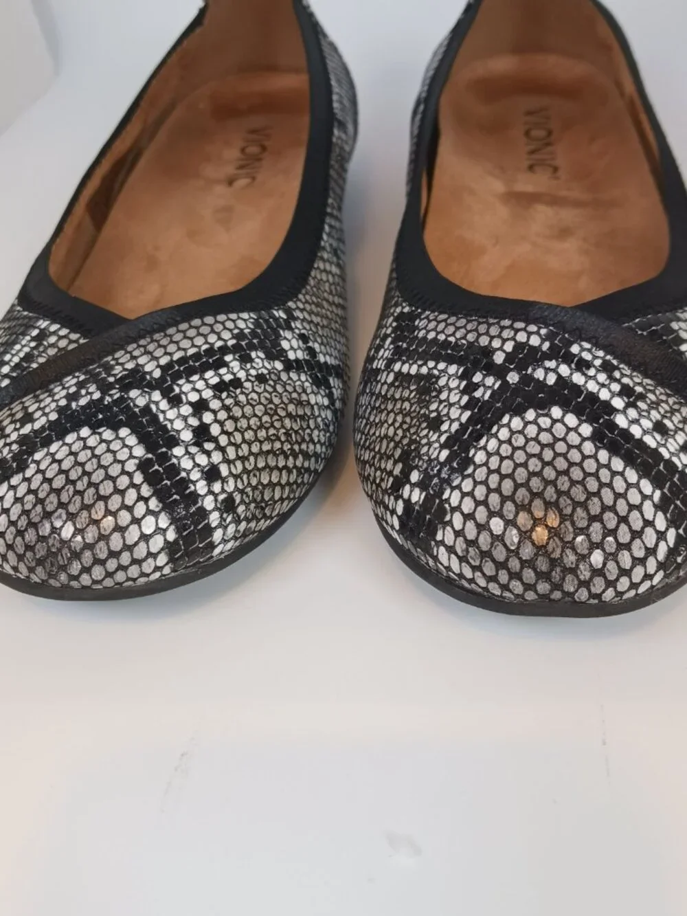 Vionic Carroll Women’s 7 Ballet Flats Black Snake Print Leather Balletcore